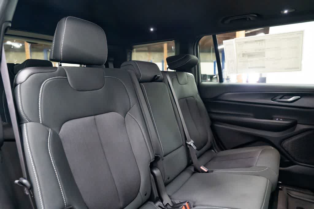 New 2026 Jeep Grand Cherokee L 4WD image 33