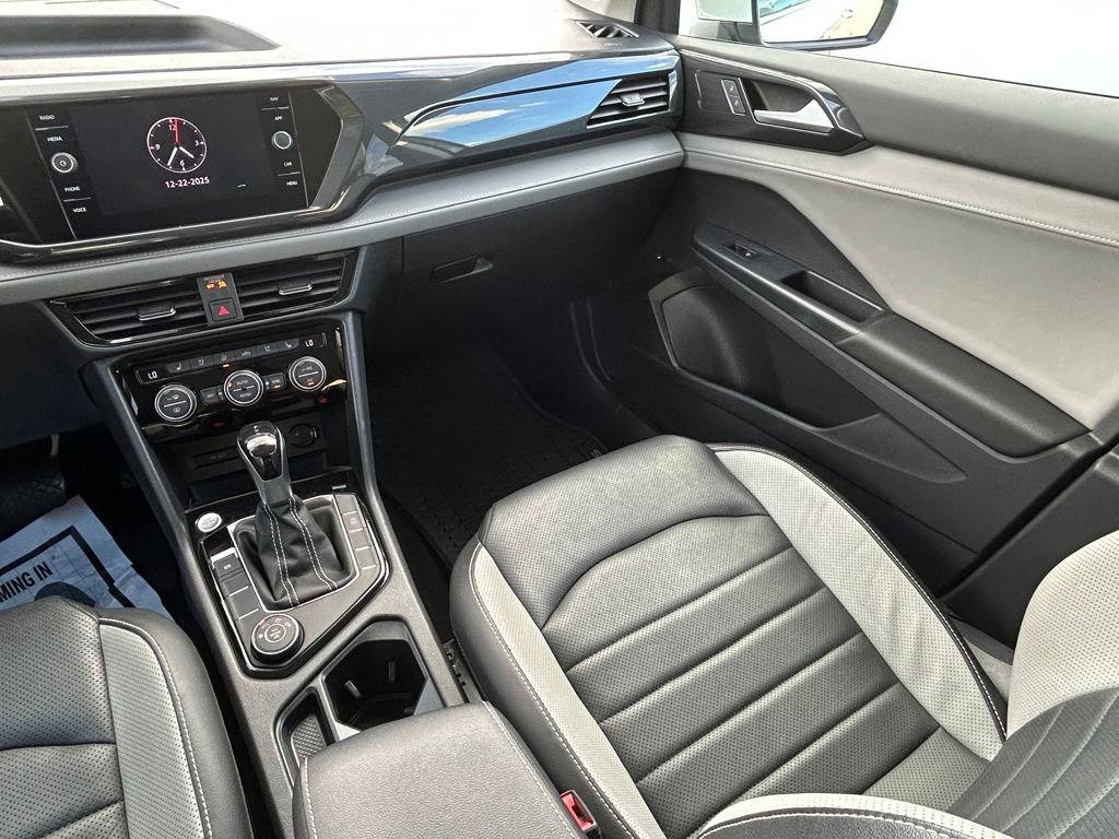 Used 2022 Volkswagen Taos SEL w/ Panoramic Sunroof Package image 11