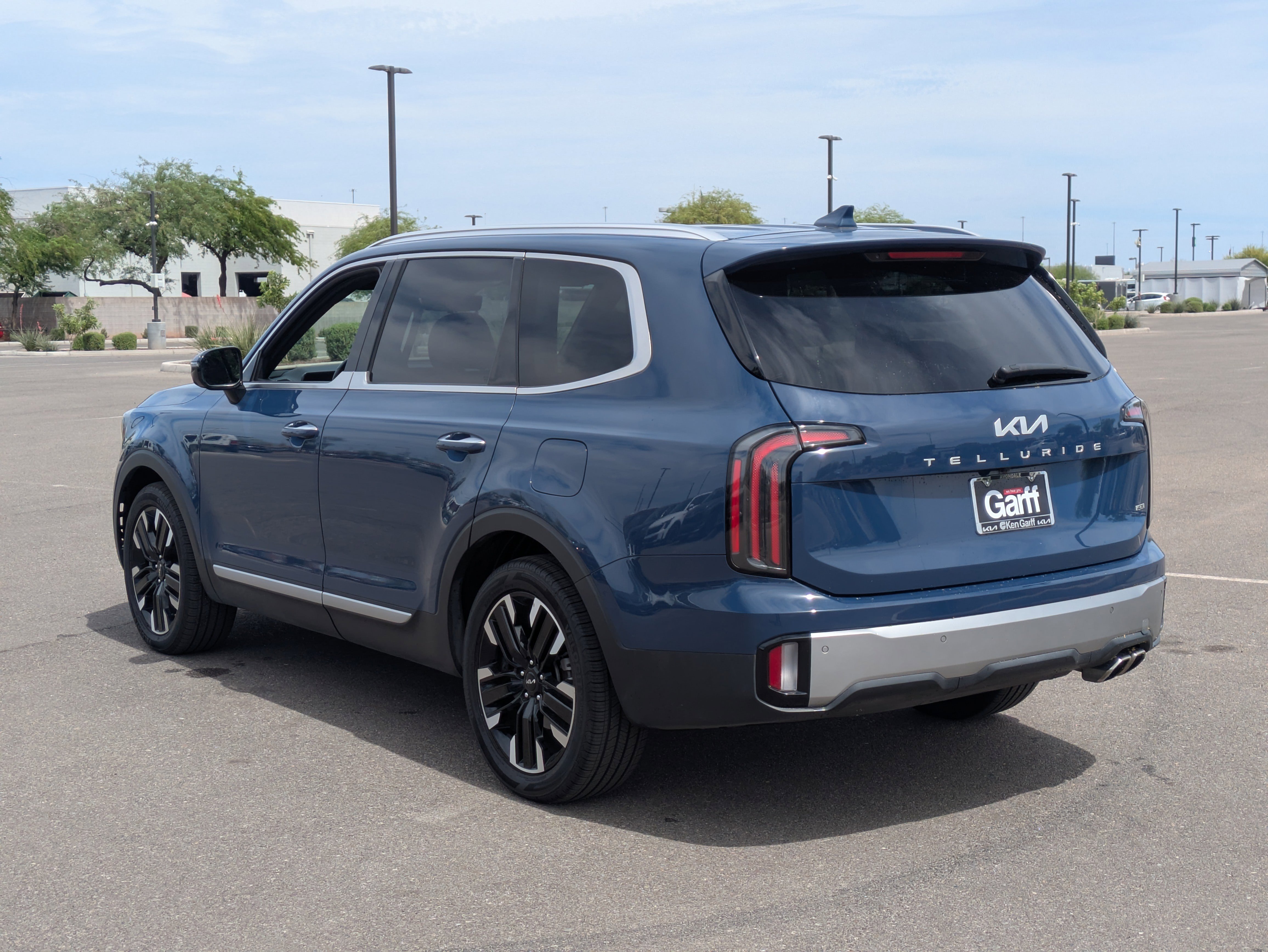 Used 2023 Kia Telluride SX Prestige image 3