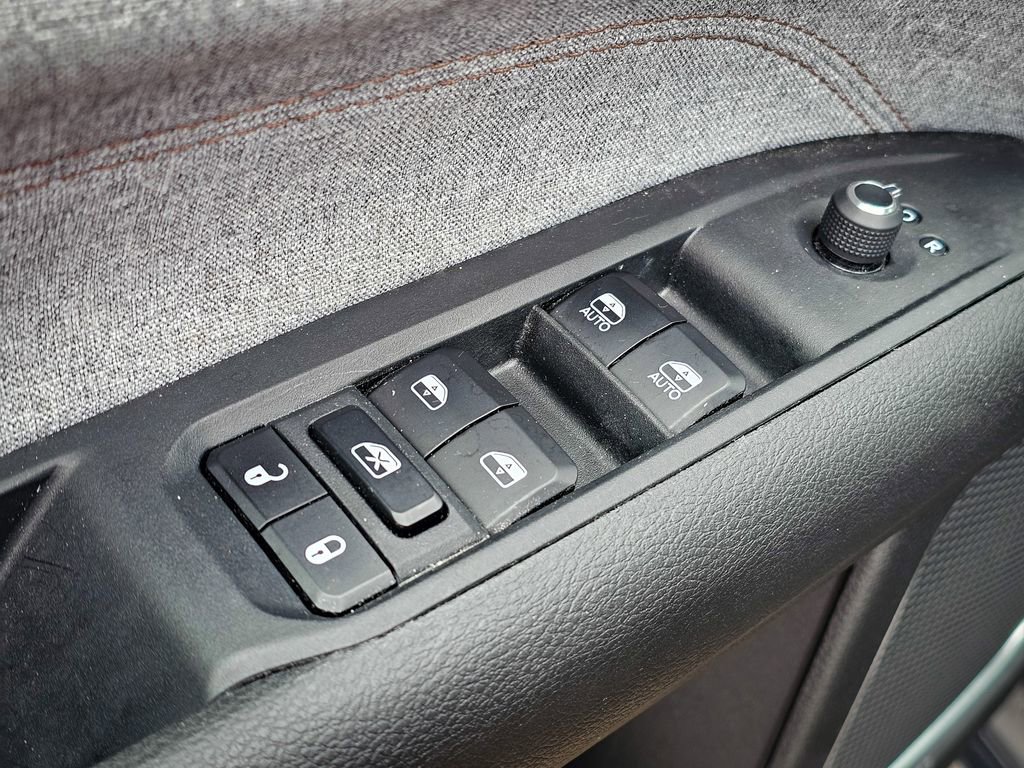 Used 2024 Jeep Compass Latitude image 10