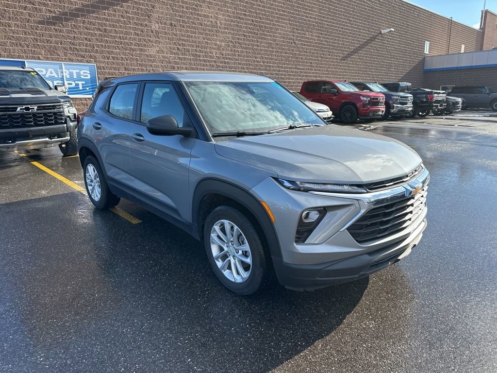 Used 2024 Chevrolet TrailBlazer LS image 2