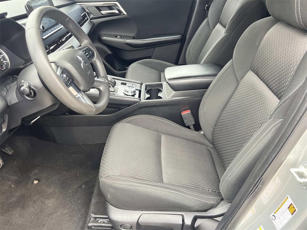 Used 2022 Mitsubishi Outlander ES image 14