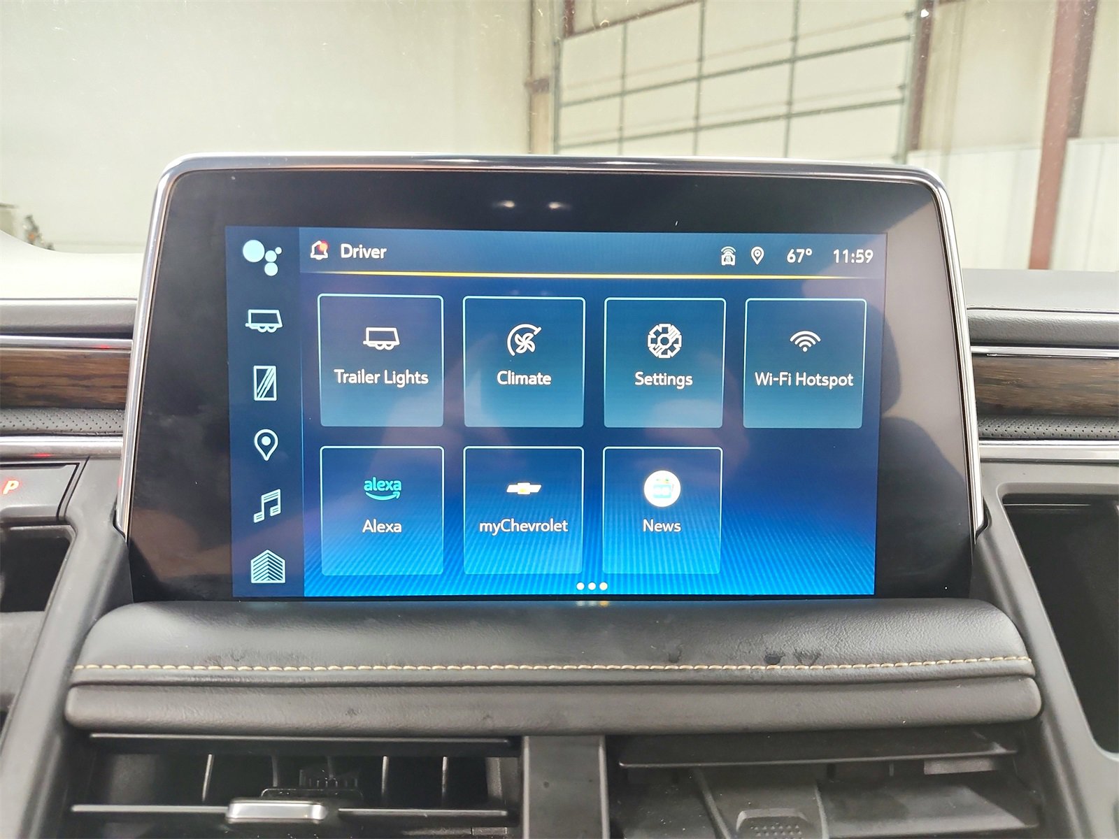 Used 2023 Chevrolet Suburban Premier image 32