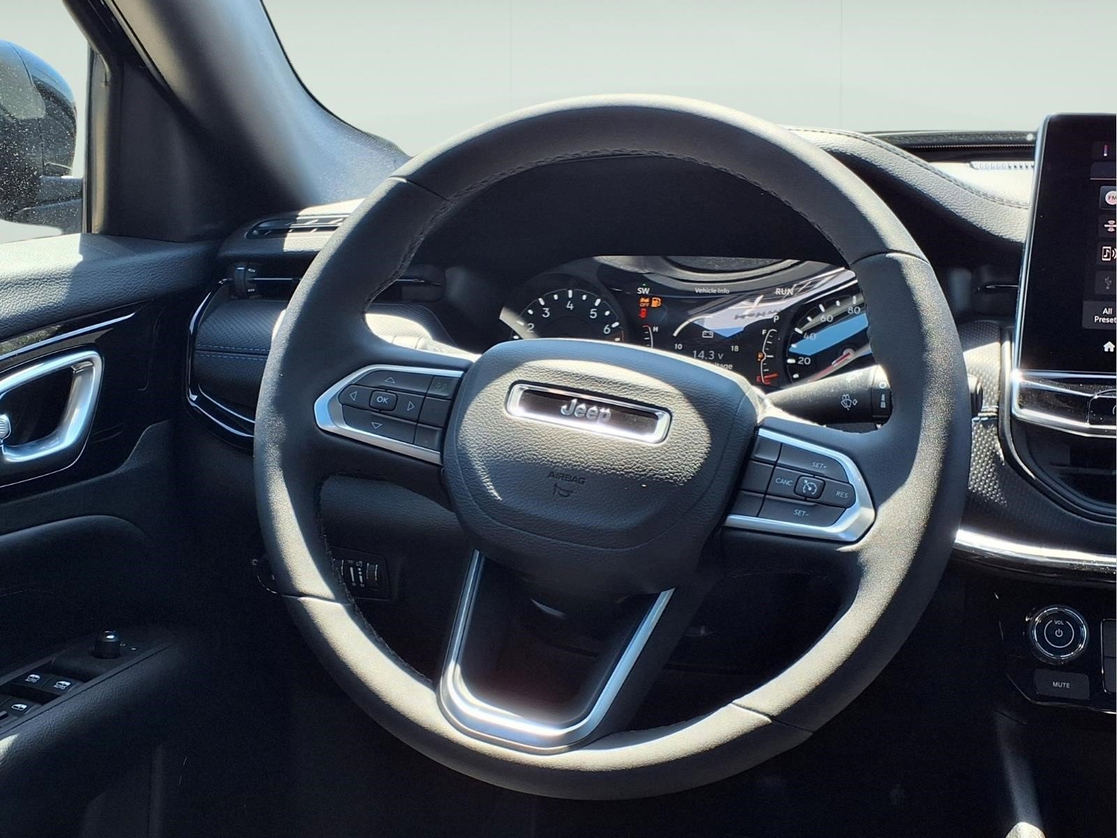 New 2026 Jeep Compass Latitude image 9