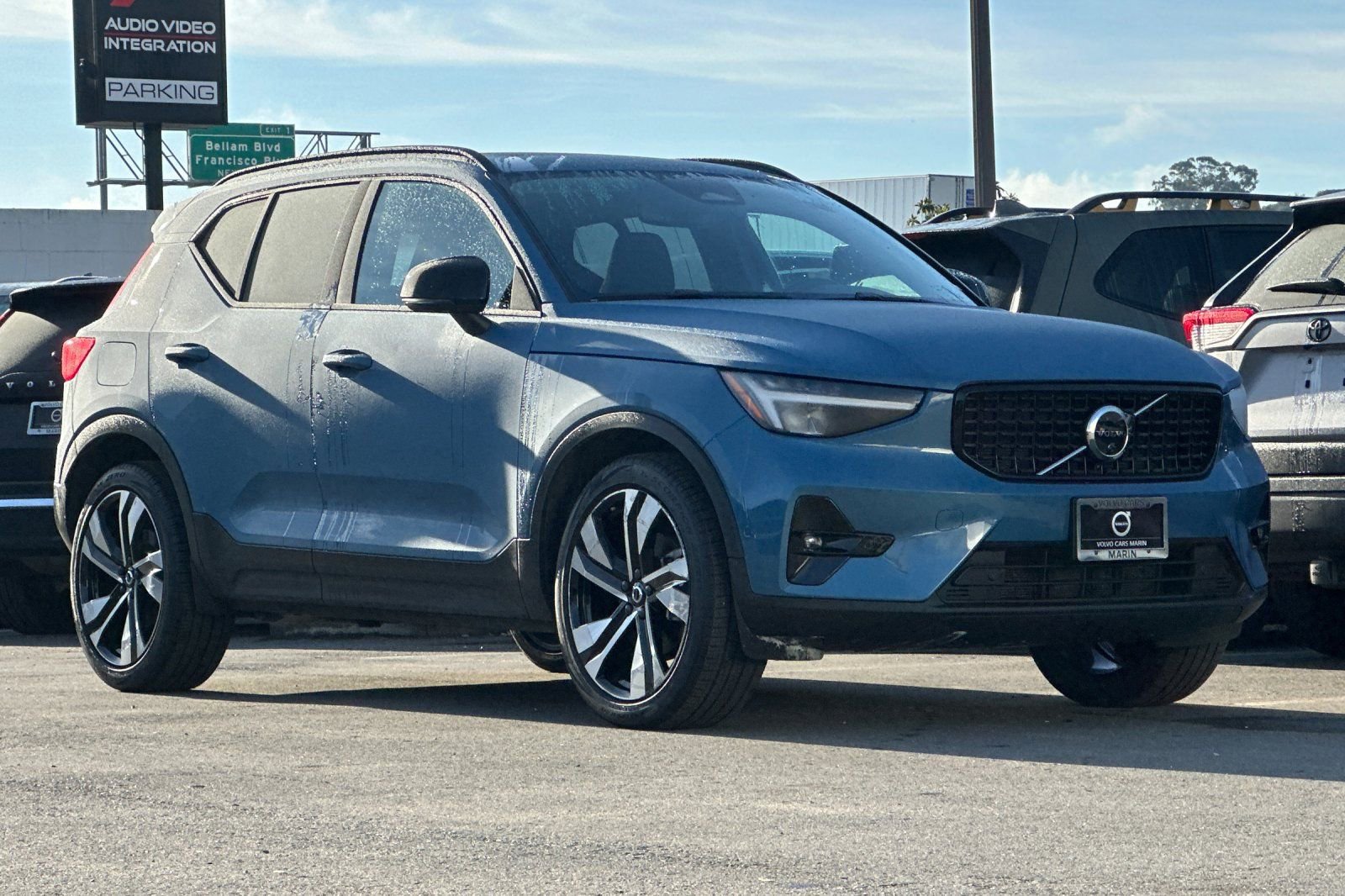 Certified 2023 Volvo XC40 B5 Plus w/ Driver Assist Package image 10