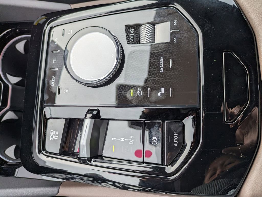 New 2026 BMW 530i xDrive w/ M Sport Package image 28