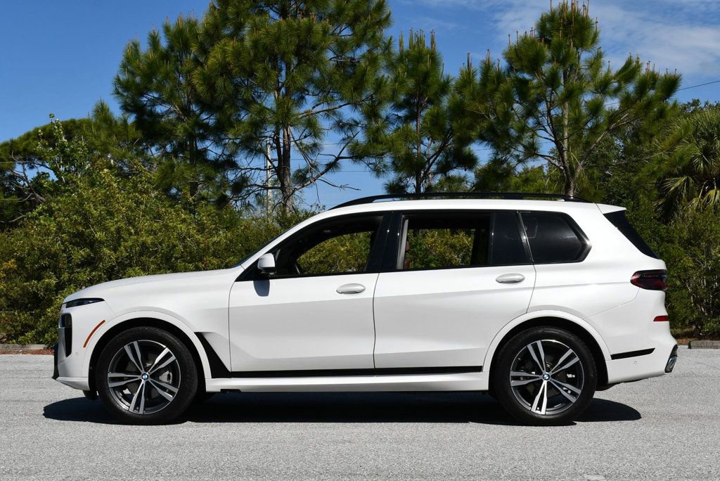 Used 2024 BMW X7 xDrive40i w/ M Sport Package image 30