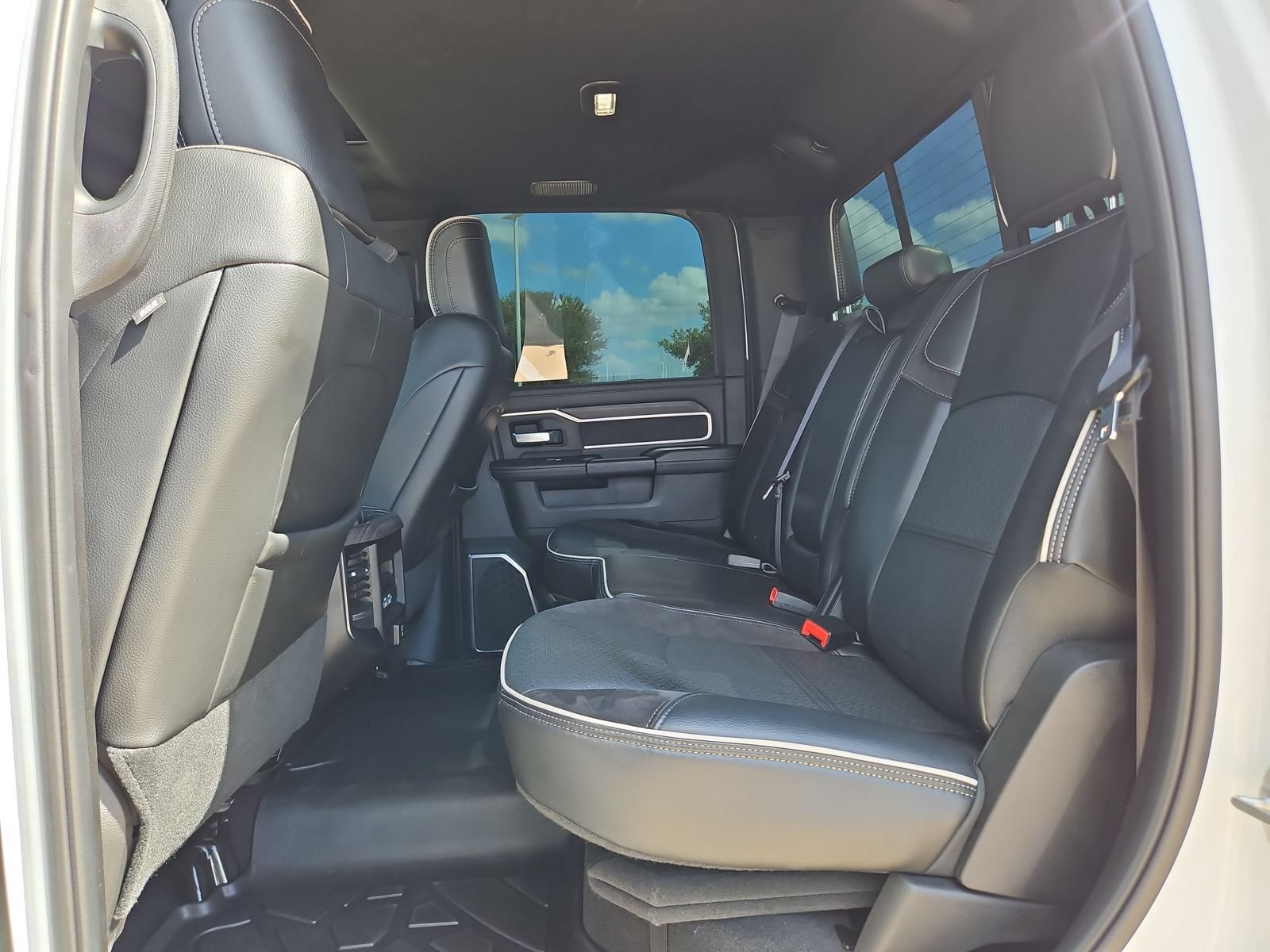 Used 2026 RAM 2500 Laramie AWD/4WD image 19