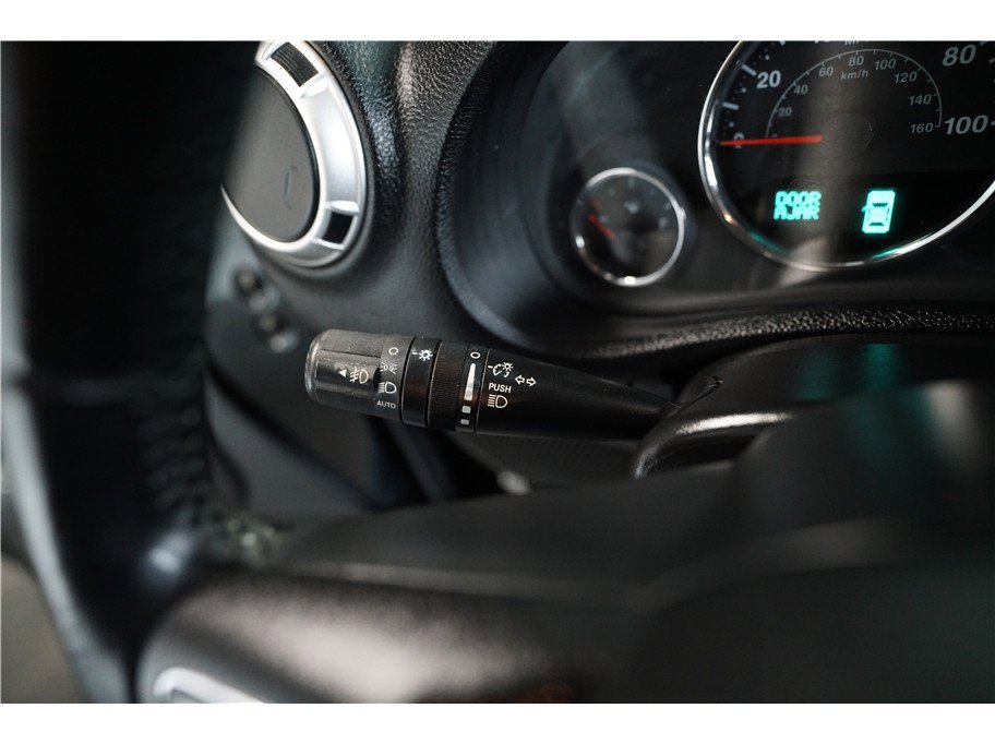 Used 2015 Jeep Wrangler Unlimited Rubicon w/ Connectivity Group image 23