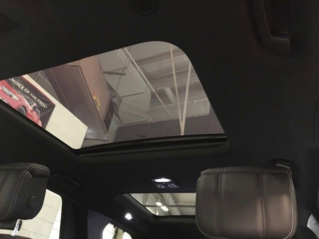 New 2024 Land Rover Discovery Dynamic SE image 21