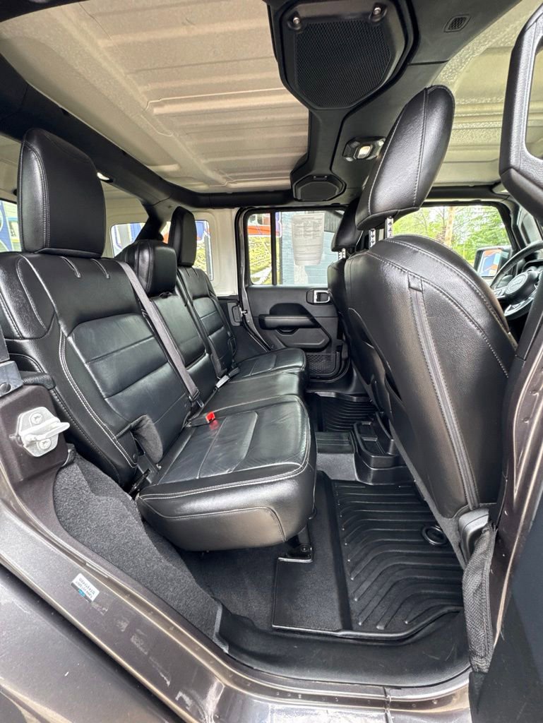 Used 2018 Jeep Wrangler Unlimited Sahara w/ Dual Top Group AWD/4WD image 6