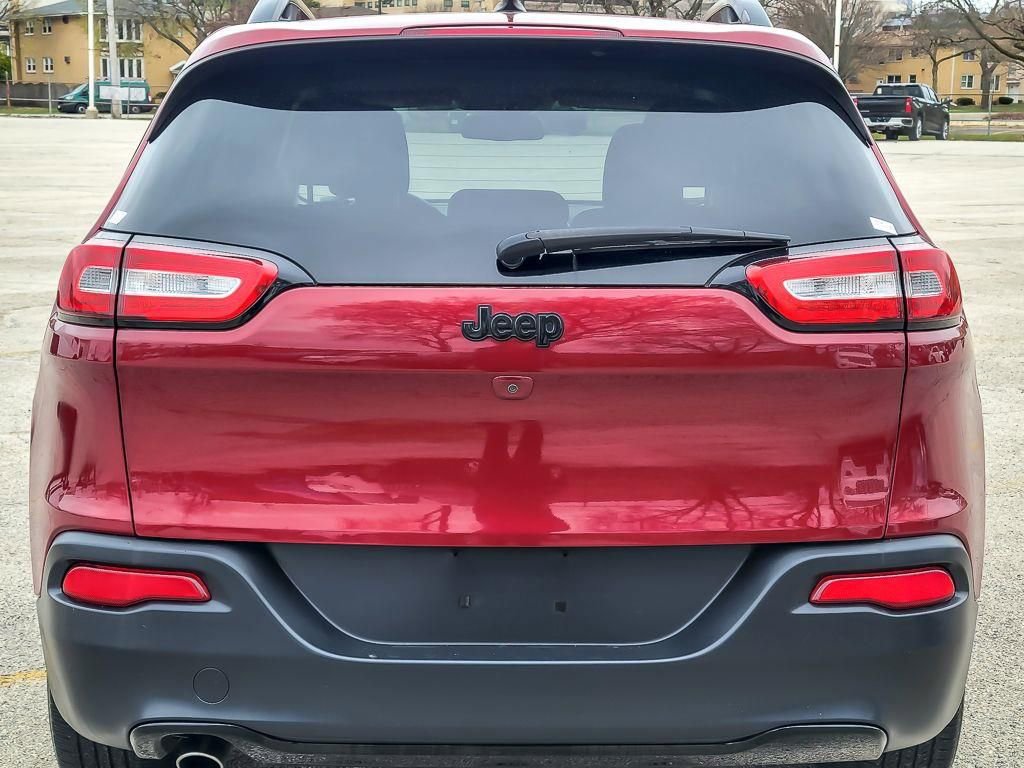 Used 2016 Jeep Cherokee Sport image 6