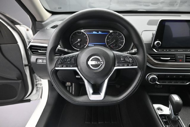 Used 2025 Nissan Altima 2.5 SV FWD image 21