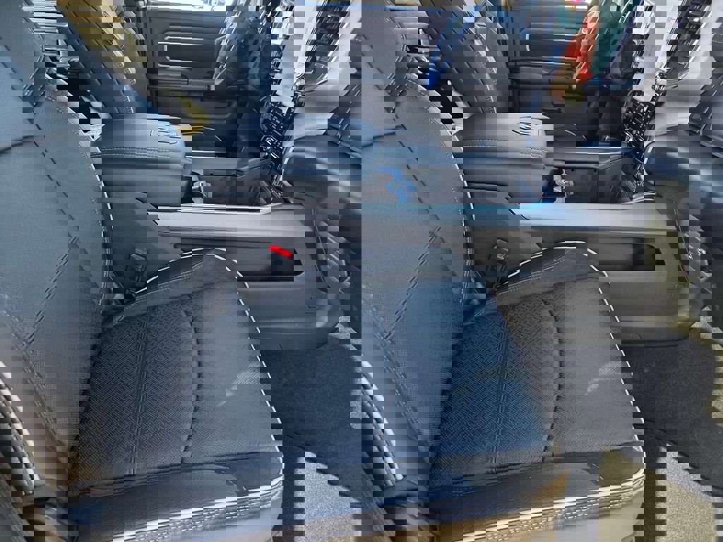 New 2026 RAM 2500 Laramie AWD/4WD image 12