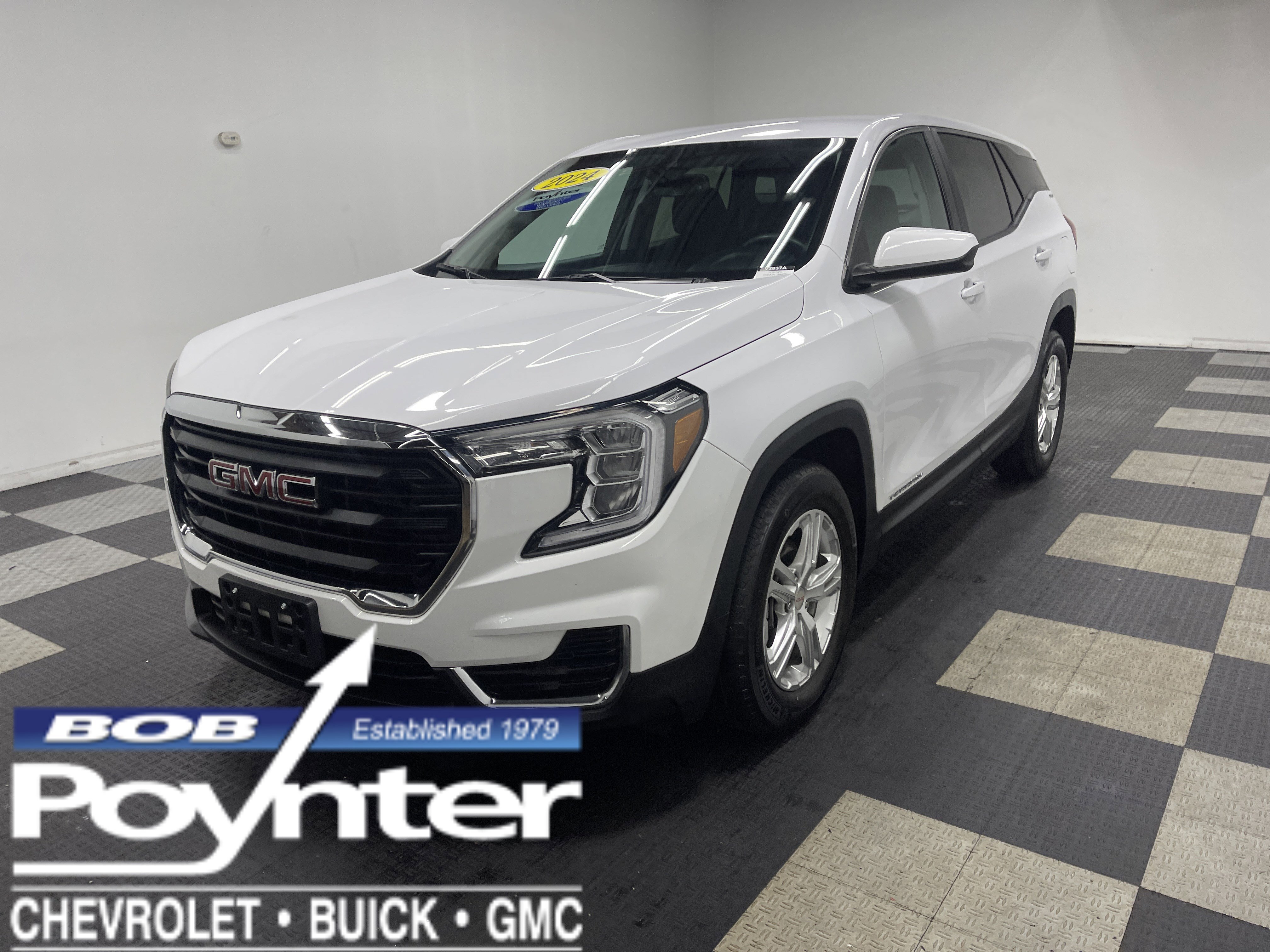 Used 2024 GMC Terrain SLE FWD image 1