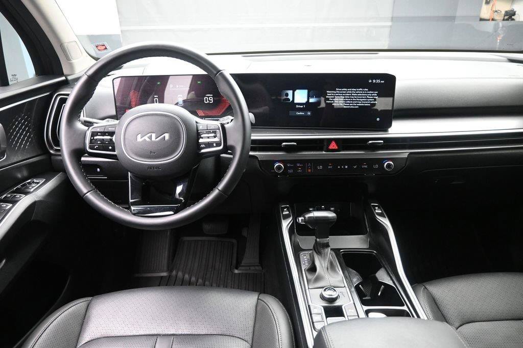 Used 2025 Kia Sorento S FWD image 9