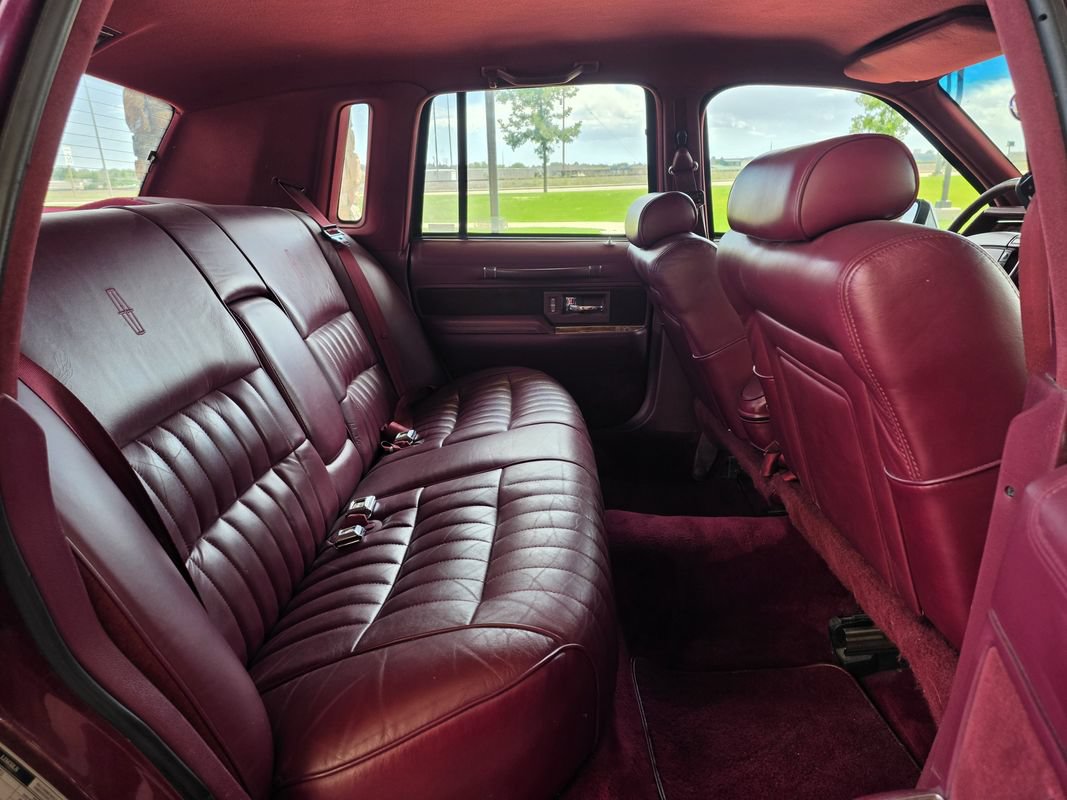 Used 1993 Lincoln Town Car Executive RWD image 18