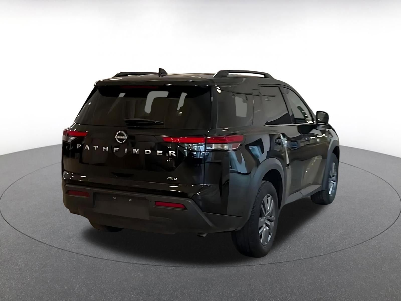 Used 2025 Nissan Pathfinder SV image 14