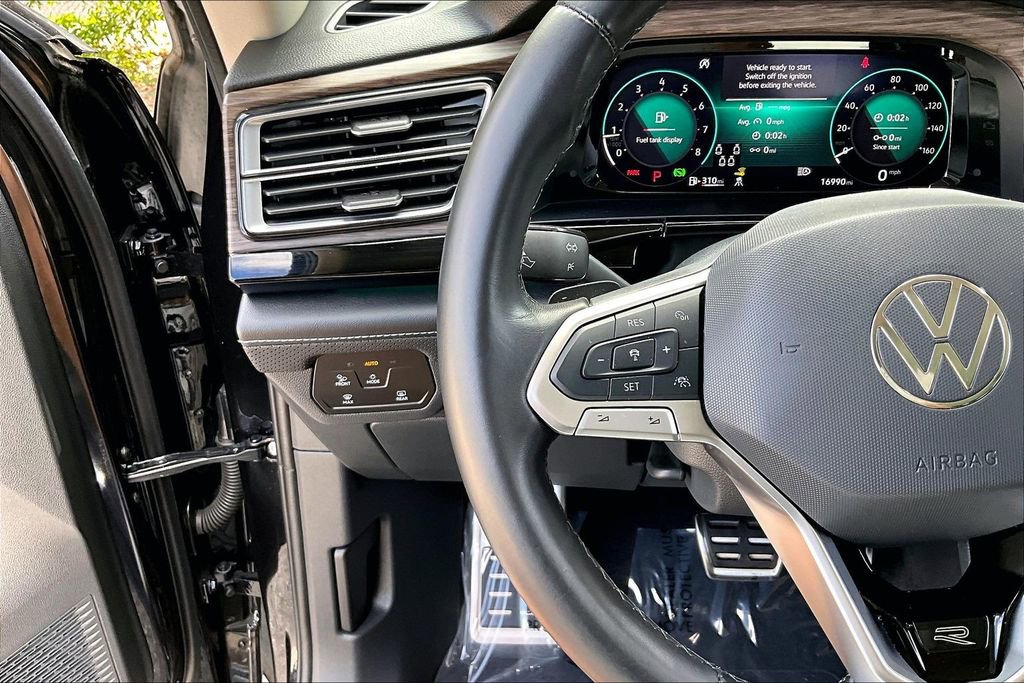 Certified 2024 Volkswagen Atlas SEL Premium R-Line image 24