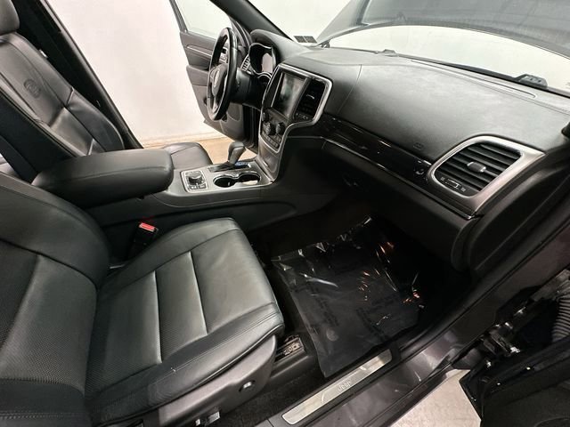 Used 2018 Jeep Grand Cherokee Overland AWD/4WD image 24
