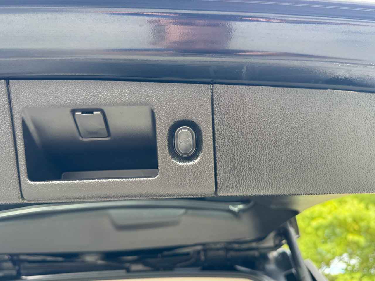 Used 2017 Chevrolet Suburban LT image 12