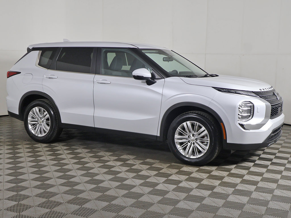 Used 2024 Mitsubishi Outlander ES AWD/4WD image 12