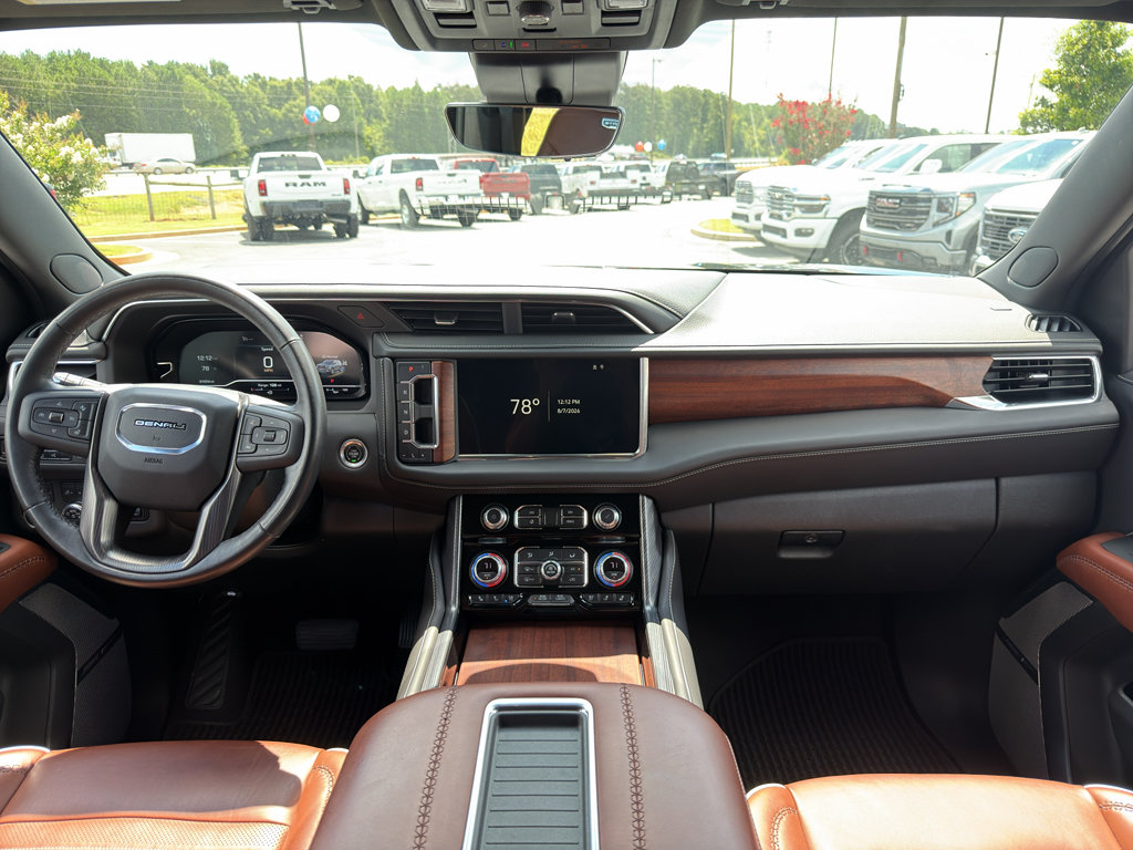 Used 2023 GMC Yukon XL Denali Ultimate AWD/4WD image 13