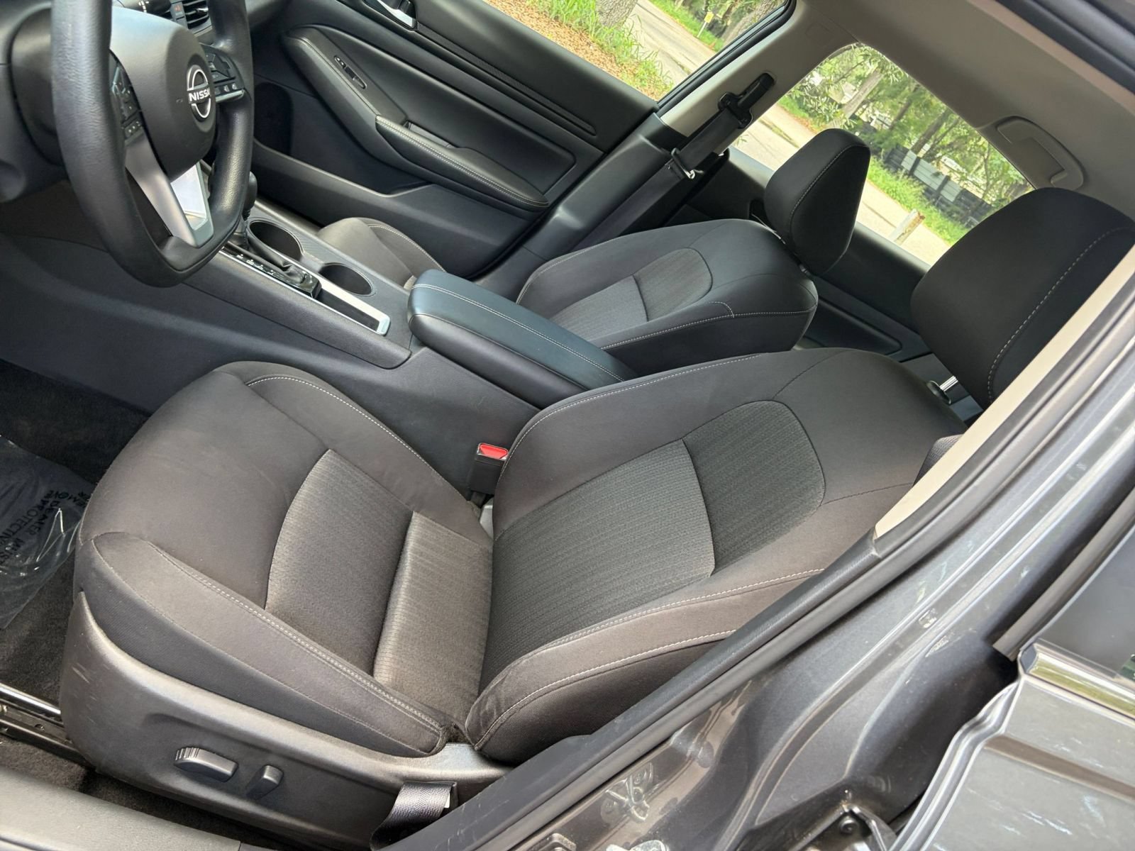 Used 2025 Nissan Altima 2.5 SV FWD image 31