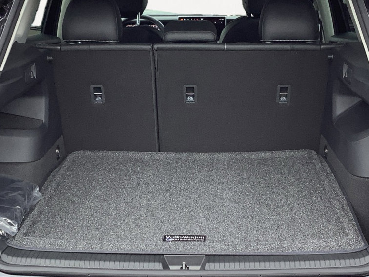 New 2026 Volkswagen Tiguan SE FWD image 27