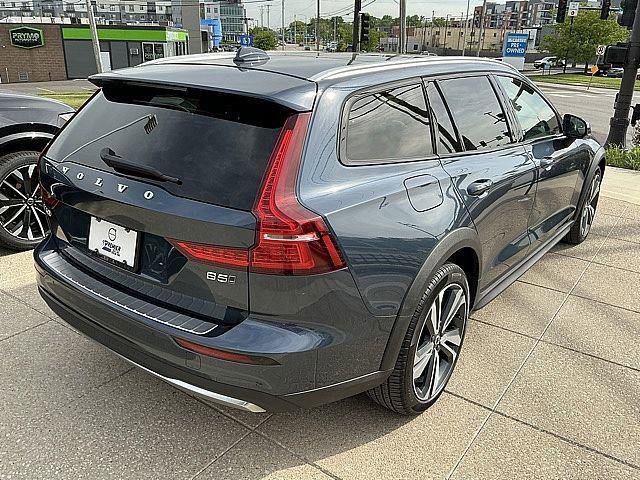 Certified 2024 Volvo V60 B5 Cross Country Plus w/ Protection Package Premier AWD/4WD image 6