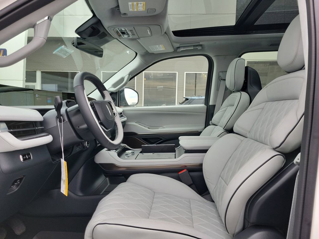 New 2026 Lincoln Navigator L Black Label AWD/4WD image 18