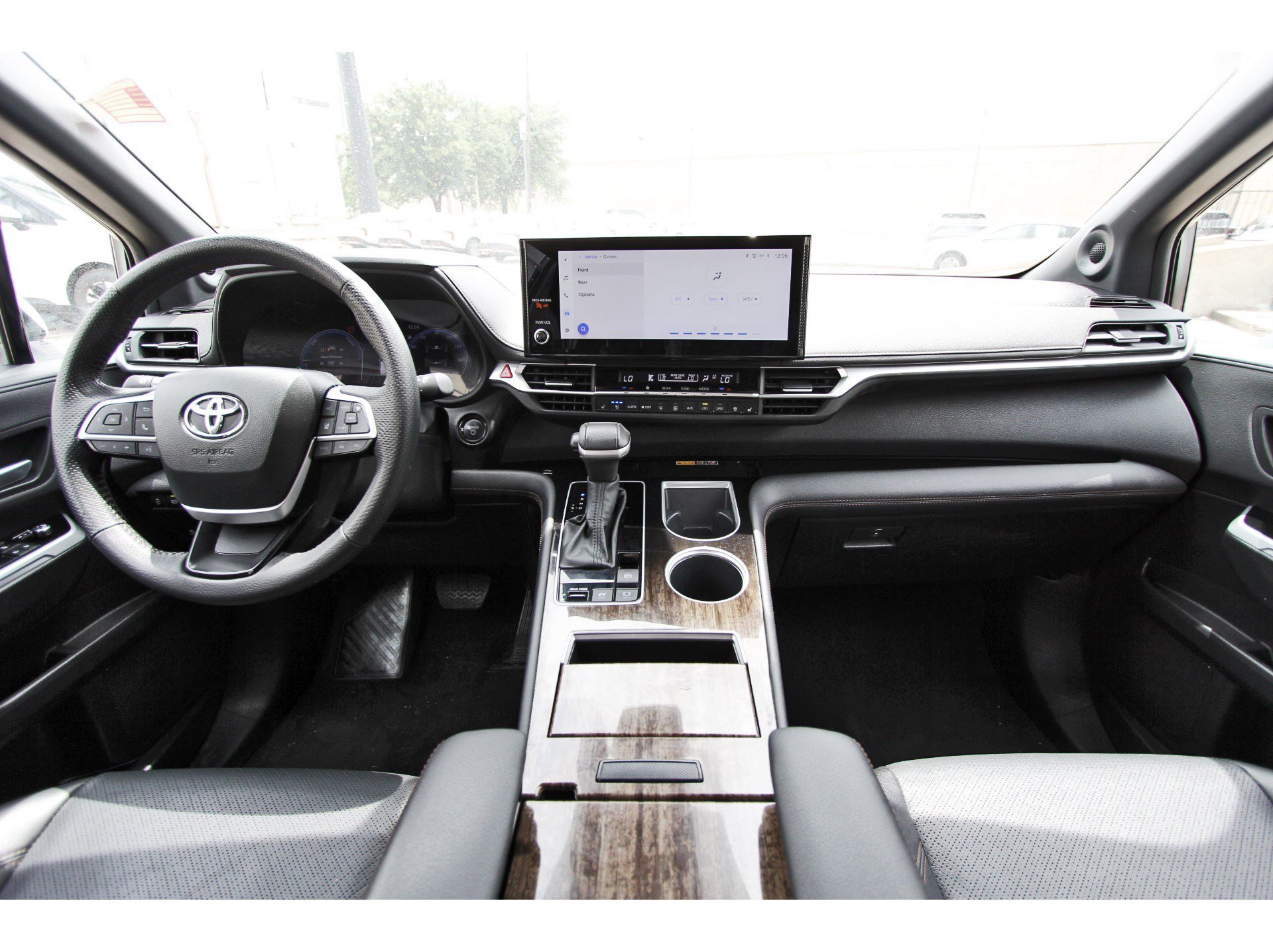 Used 2025 Toyota Sienna Limited AWD/4WD image 11