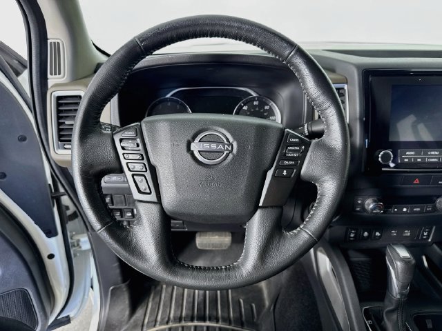 Used 2022 Nissan Frontier SV AWD/4WD image 12