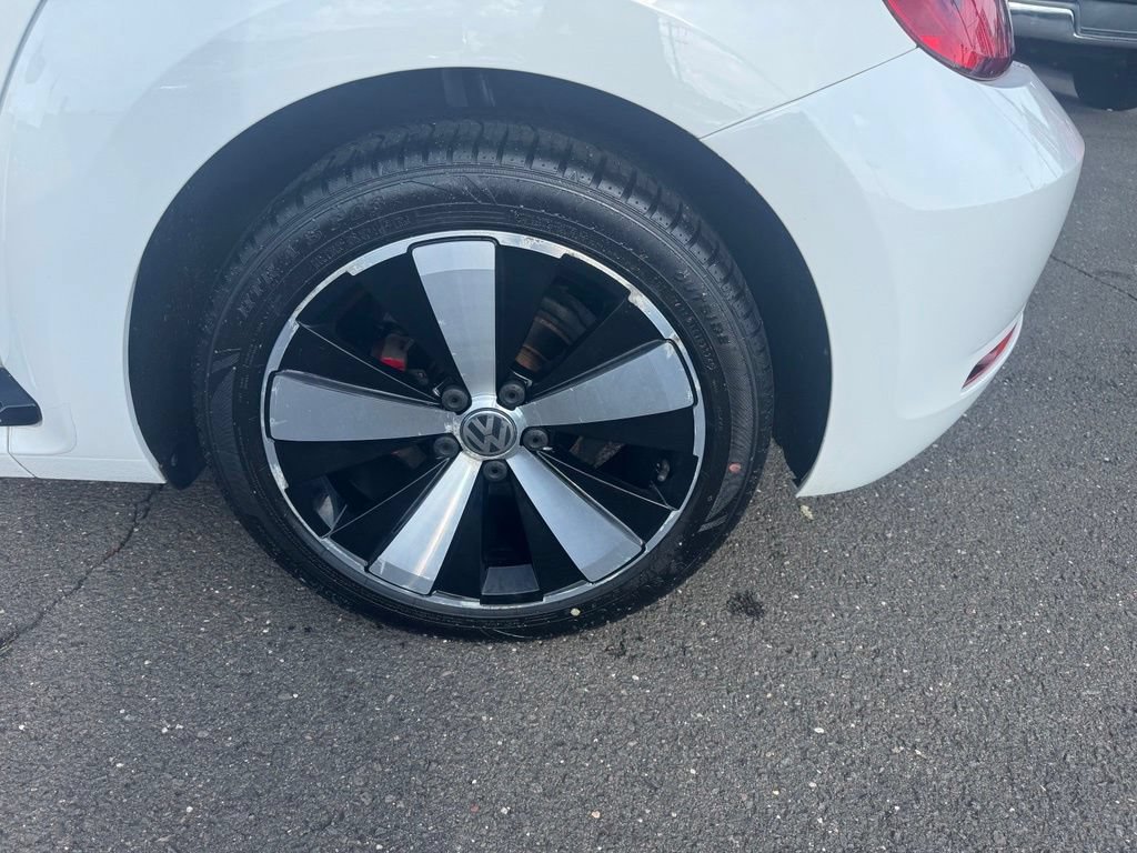Used 2014 Volkswagen Beetle R-Line FWD image 16