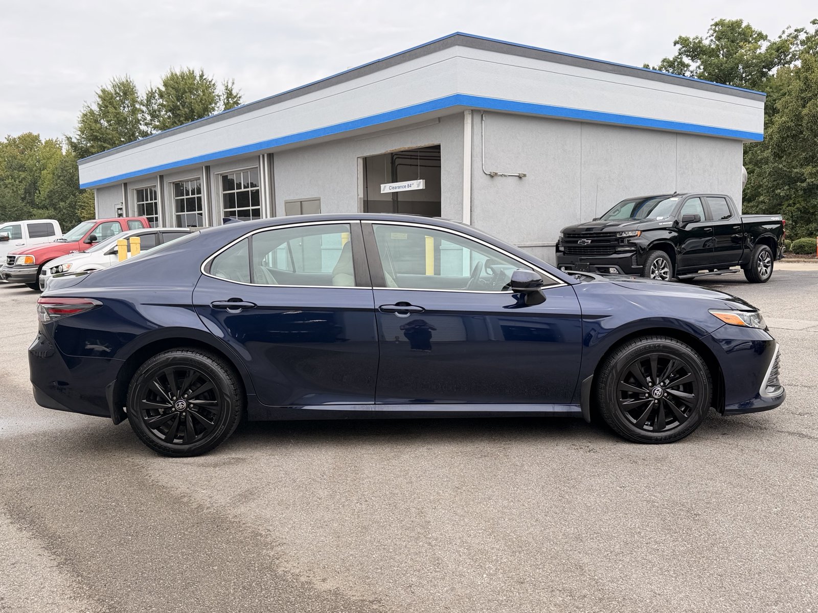 Used 2022 Toyota Camry LE AWD/4WD image 13