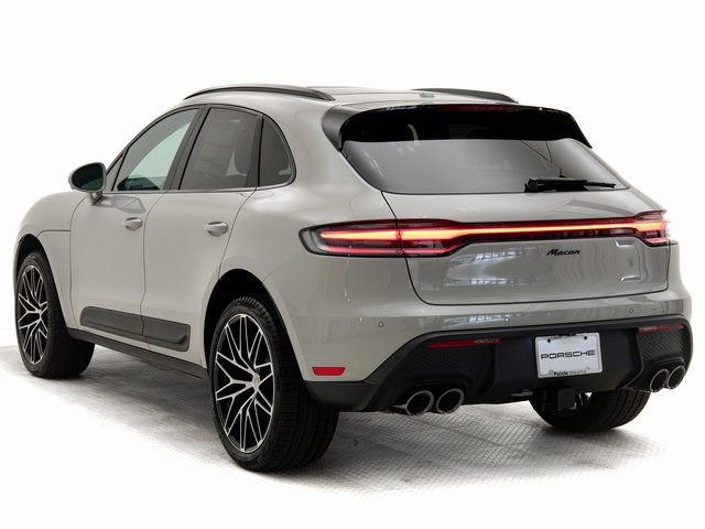 Certified 2025 Porsche Macan image 3