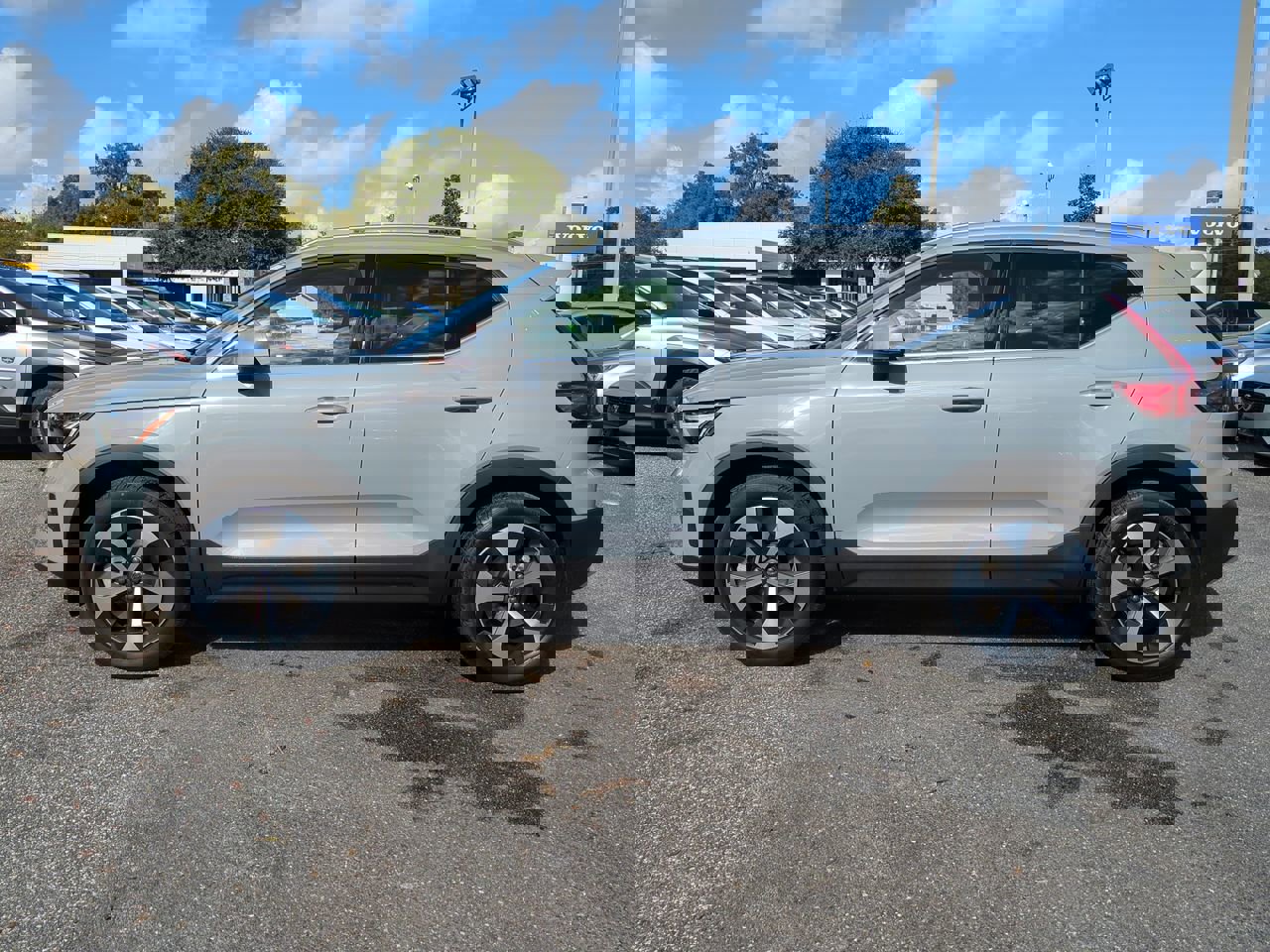 New 2025 Volvo XC40 B5 Core w/ Protection Package Premier image 7