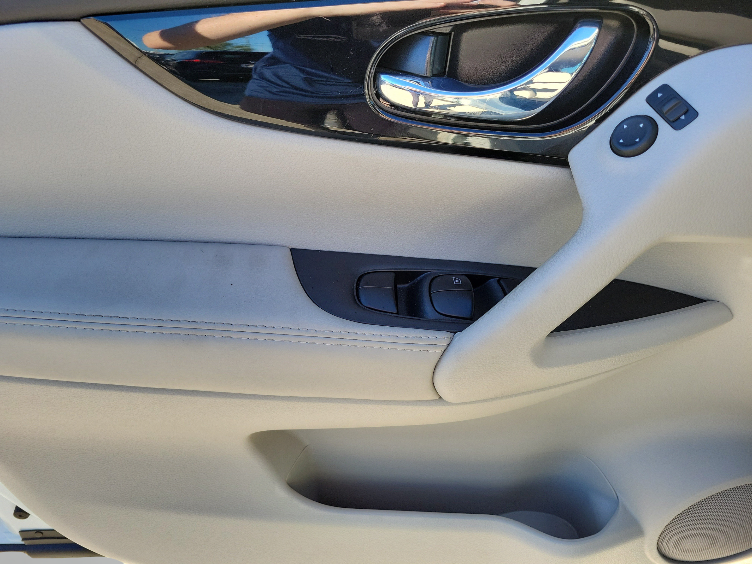 Used 2020 Nissan Rogue Sport SV FWD image 13