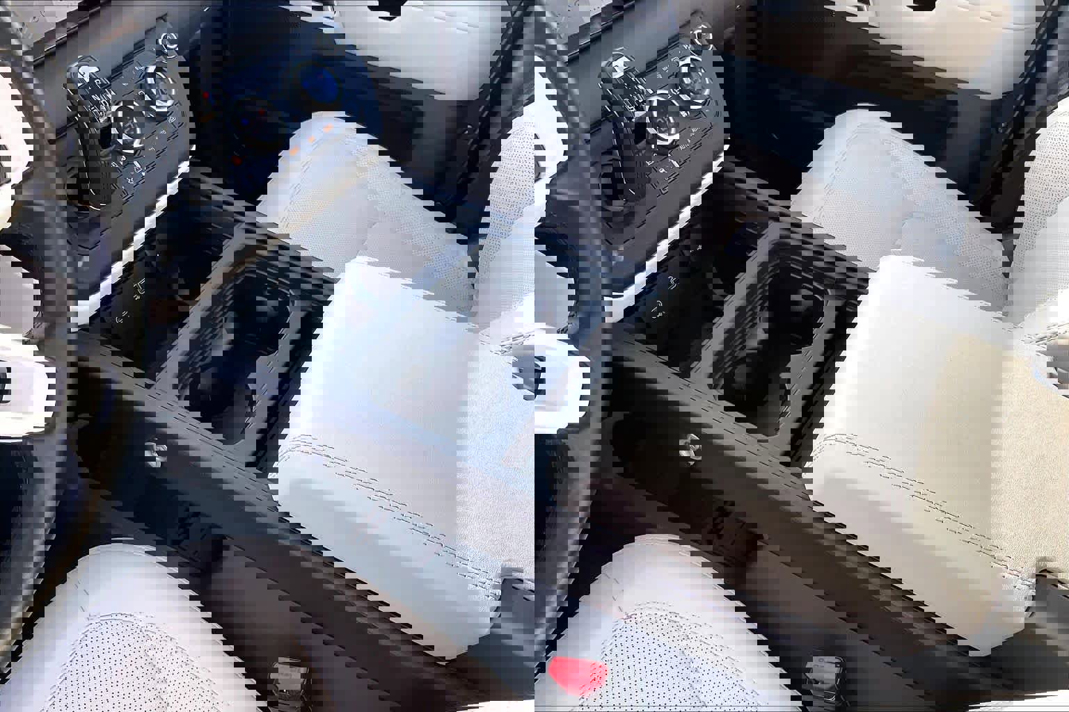 Used 2023 Land Rover Defender 110 SE image 19