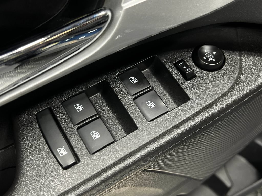 Used 2017 Chevrolet Equinox LS FWD image 15