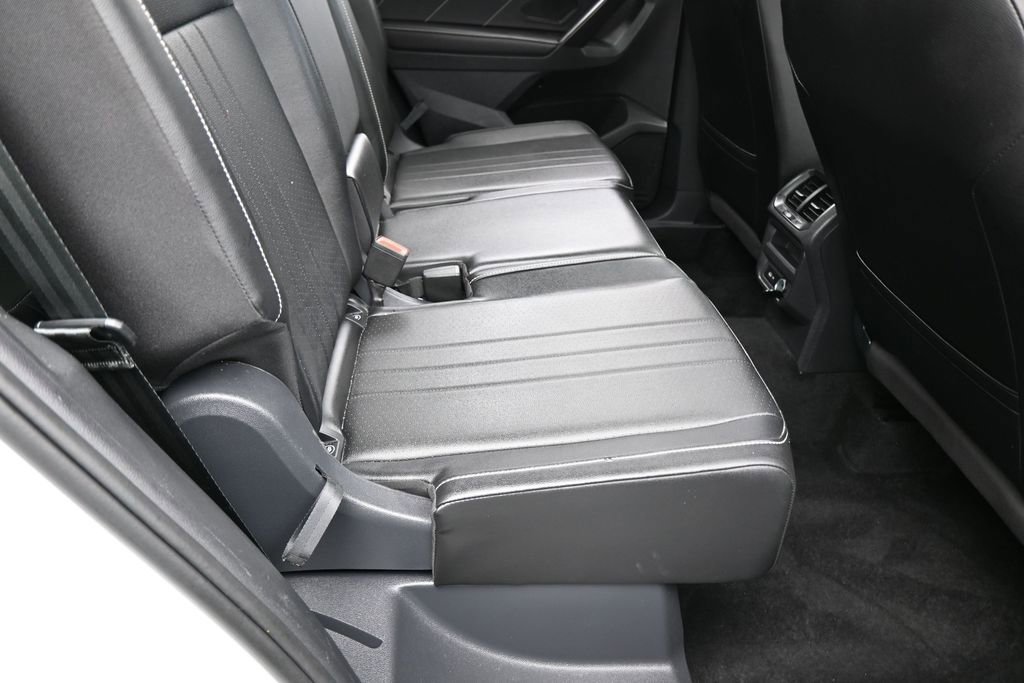 Used 2024 Volkswagen Tiguan SE FWD image 38