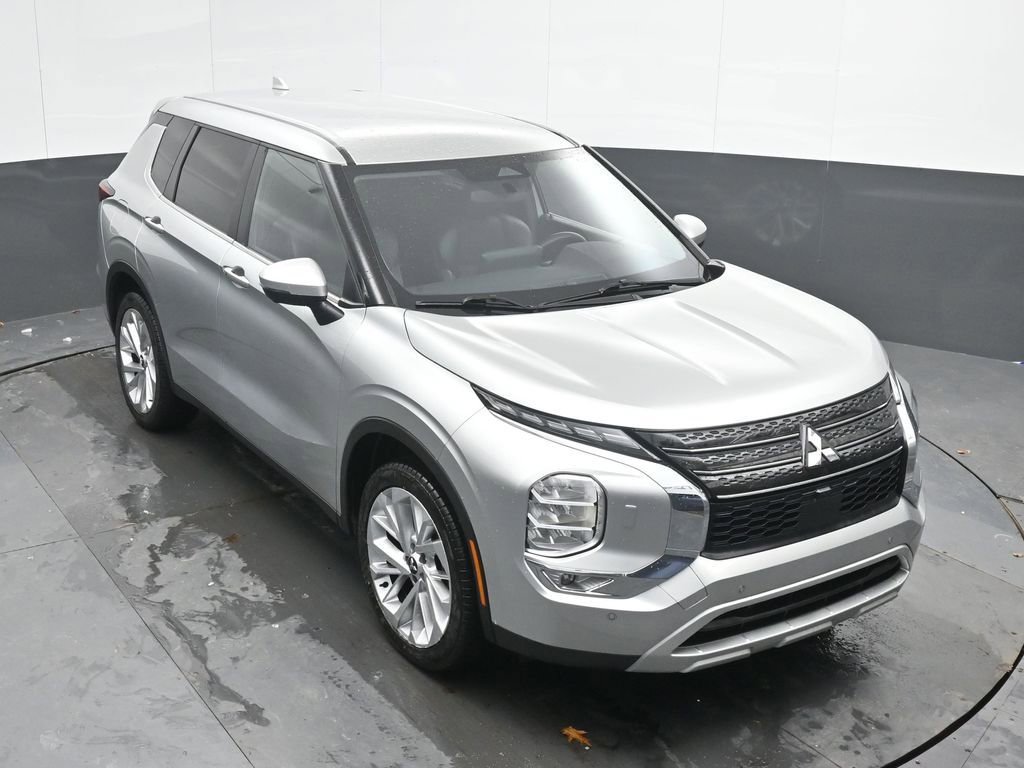 Used 2024 Mitsubishi Outlander SE image 40