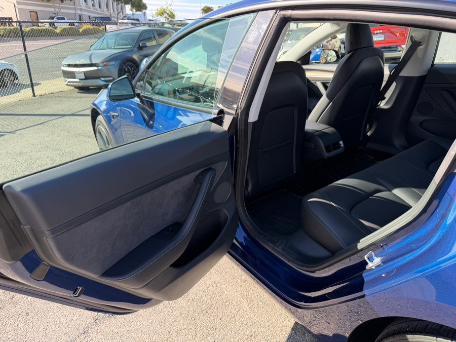 Used 2023 Tesla Model 3 Standard Range image 46