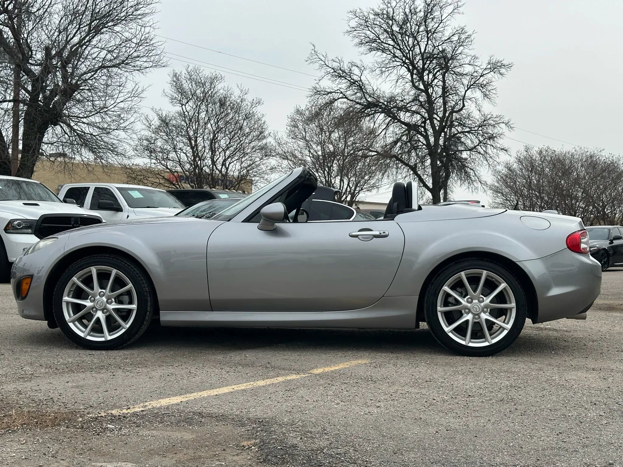 Used 2012 MAZDA MX-5 Miata Grand Touring w/ Premium Pkg image 10
