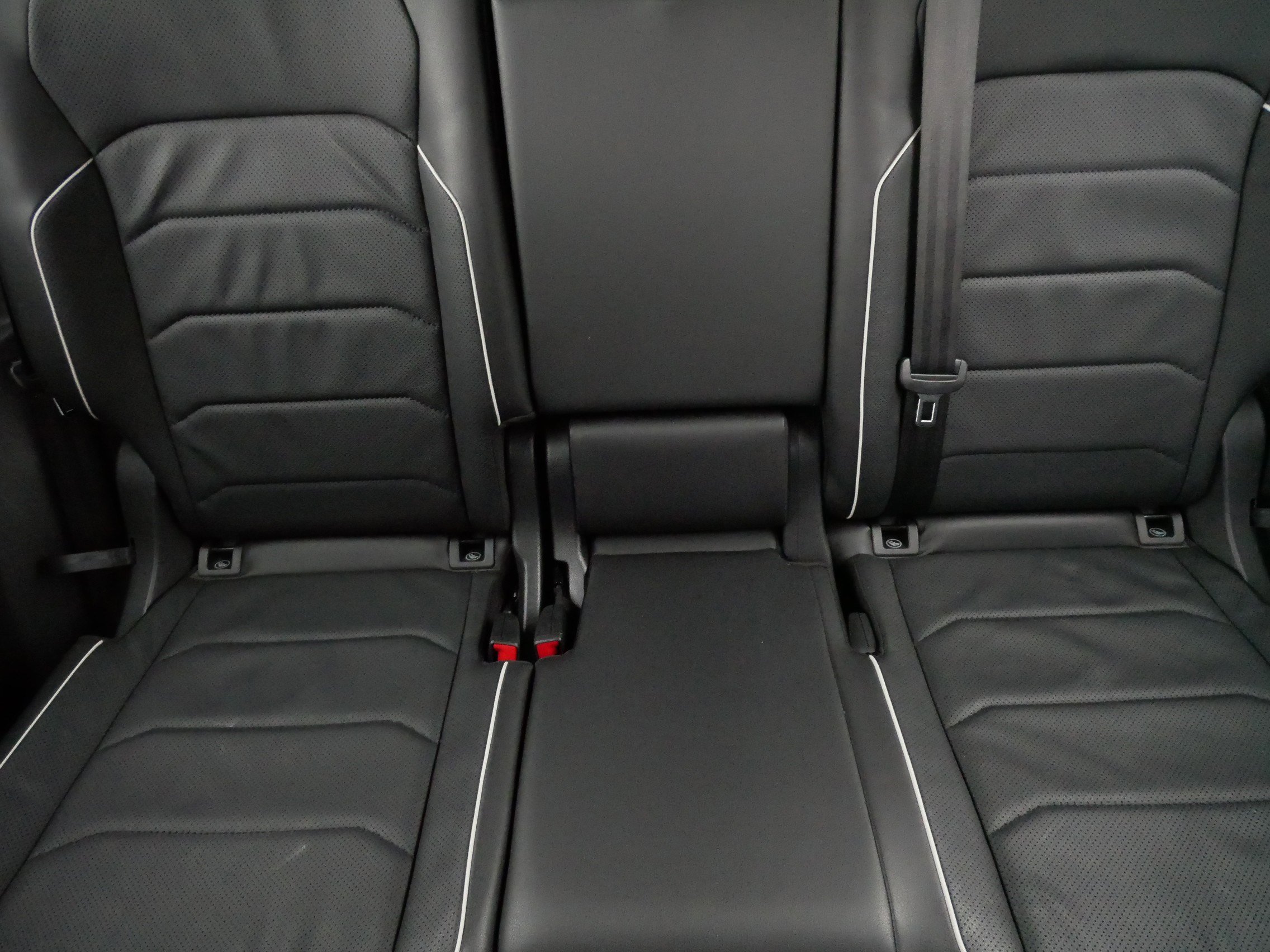 Used 2023 Volkswagen Tiguan SEL R-Line image 13