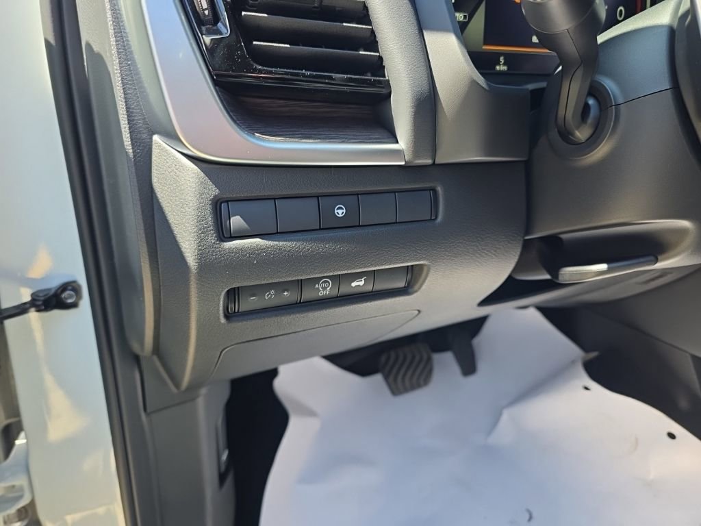 New 2026 Nissan Rogue Platinum image 18