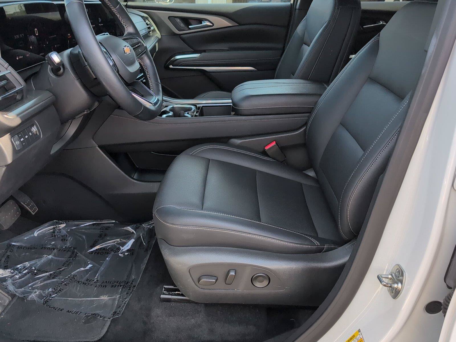 Certified 2025 Chevrolet Traverse LT AWD/4WD image 3
