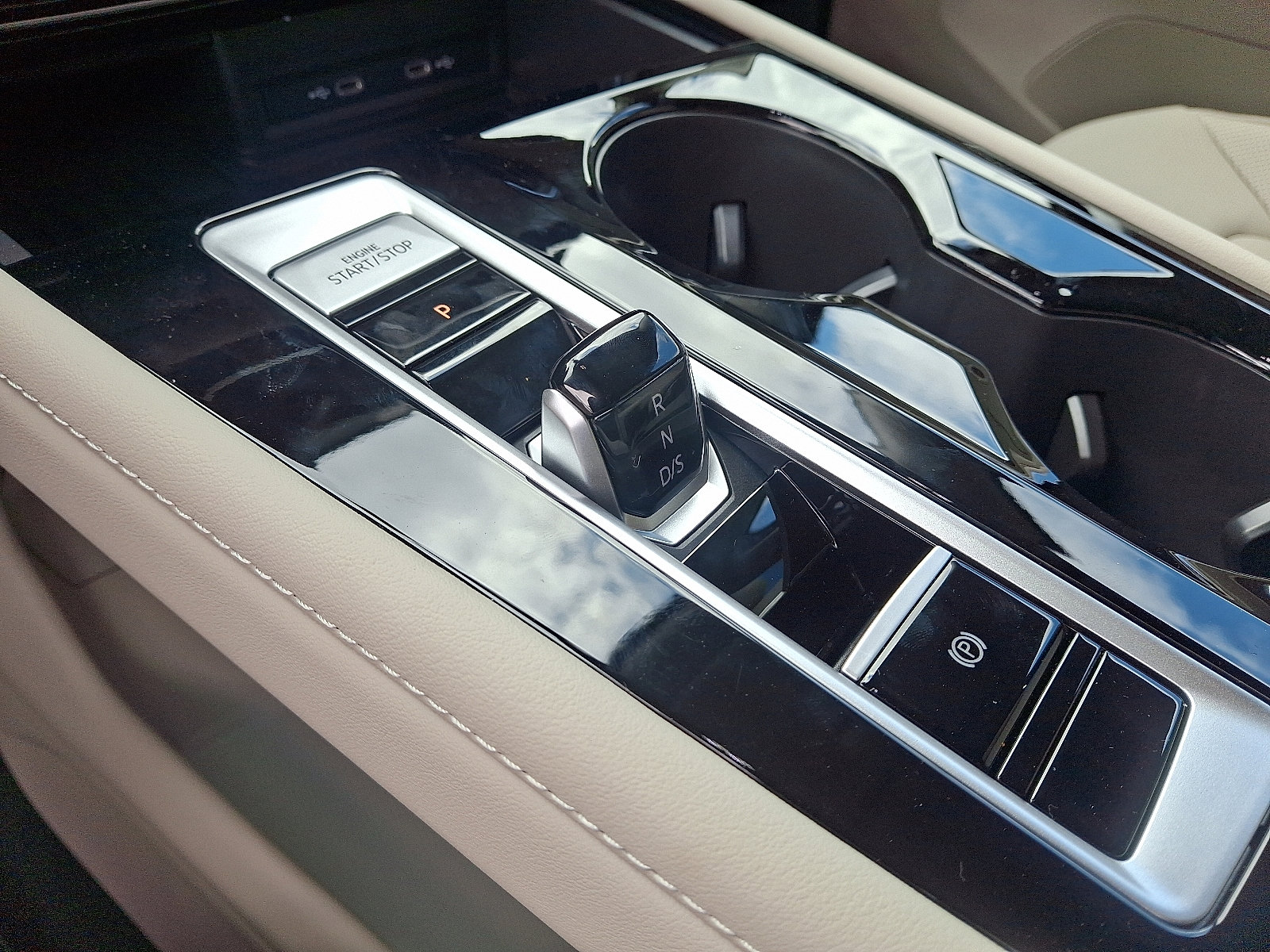 New 2026 Volkswagen Atlas SE image 10