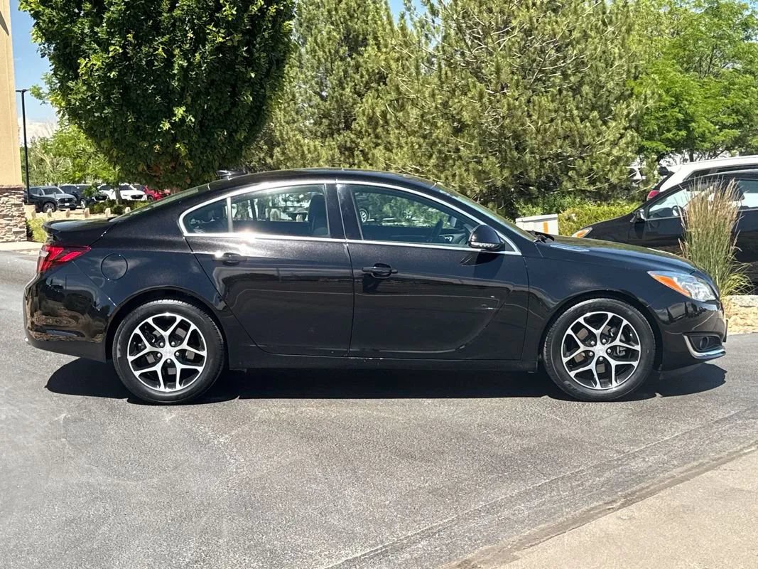Used 2017 Buick Regal Sport Touring FWD image 42