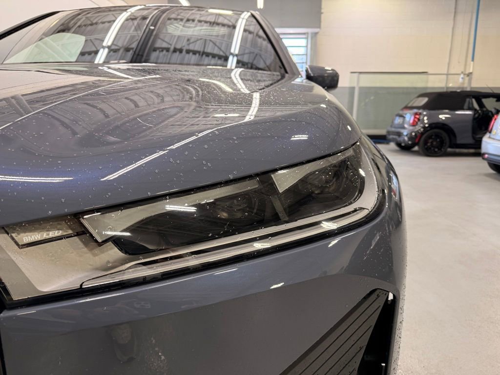 Used 2023 BMW iX xDrive50 w/ Premium Package AWD/4WD image 9